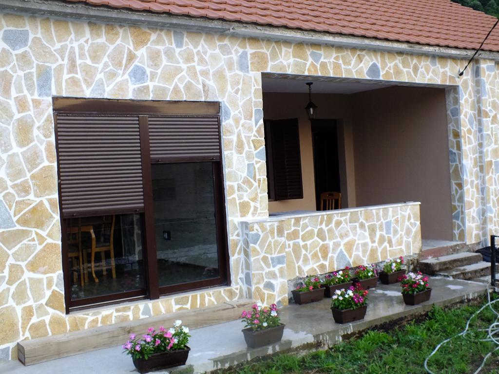 Holiday Home Ivana Virpazar Phòng bức ảnh