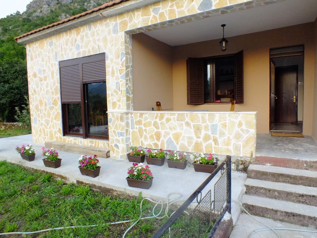 Holiday Home Ivana Virpazar Phòng bức ảnh