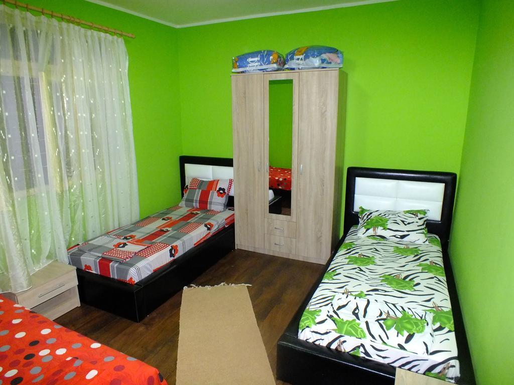 Holiday Home Ivana Virpazar Phòng bức ảnh