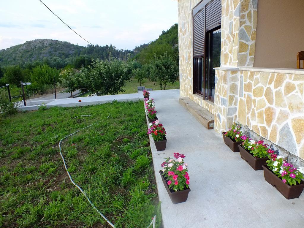 Holiday Home Ivana Virpazar Phòng bức ảnh