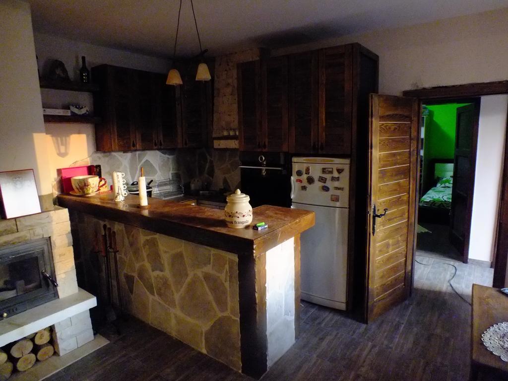 Holiday Home Ivana Virpazar Phòng bức ảnh