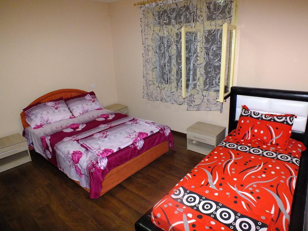 Holiday Home Ivana Virpazar Phòng bức ảnh