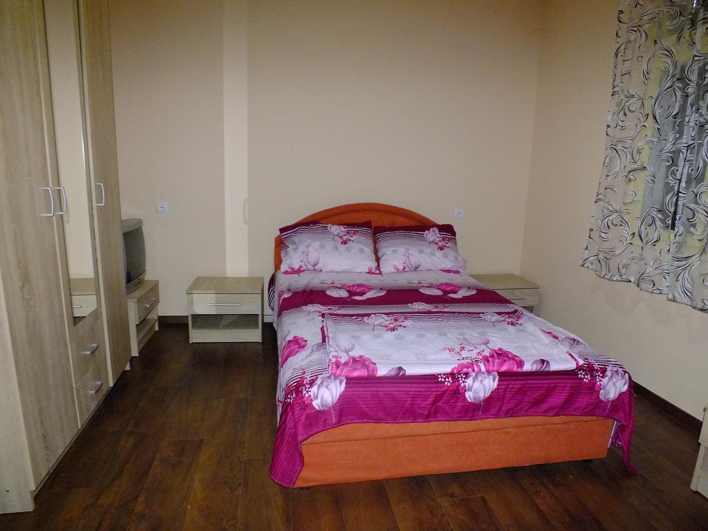 Holiday Home Ivana Virpazar Phòng bức ảnh