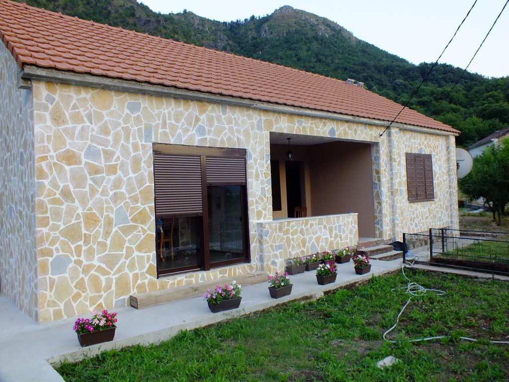 Holiday Home Ivana Virpazar Phòng bức ảnh